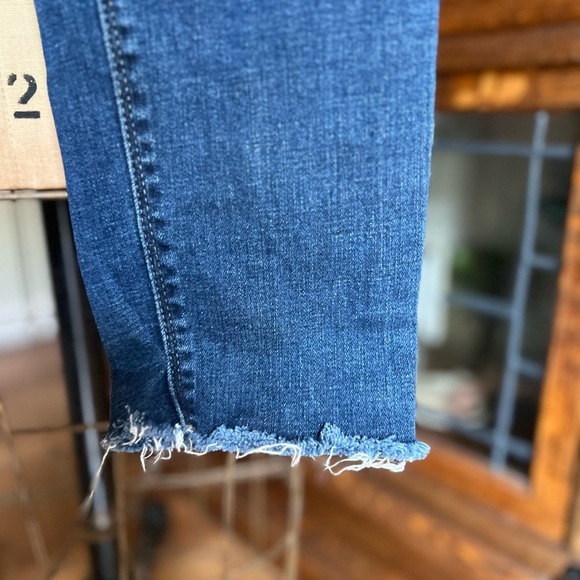Lucky Brand Bridgette skinny jeans size 6 frayed bottoms - Picture 11 of 11